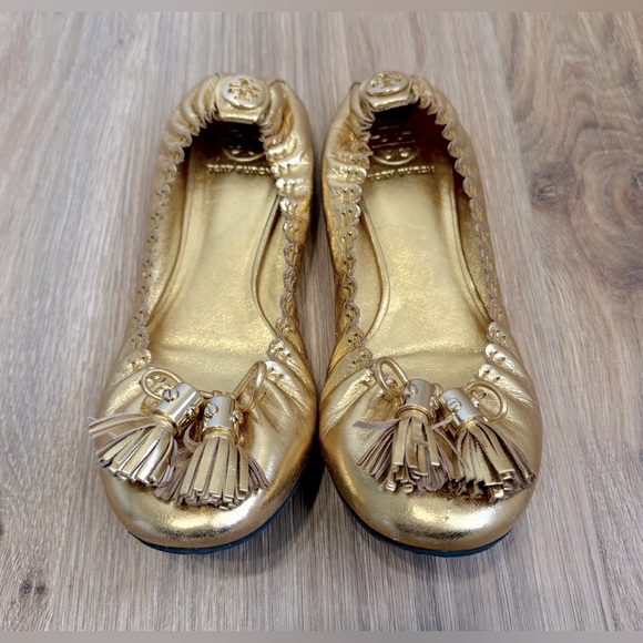 Tory Burch Shoes - TORY BURCH REESE TASSEL GOLD BALLET FLATS SZ 9 EUC